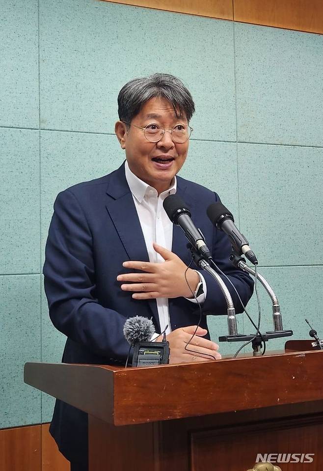 [전주=뉴시스] 국회 법제사법위원장인 더불어민주당 이춘석 의원. (사진=뉴시스 DB). photo@newsis.com *재판매 및 DB 금지