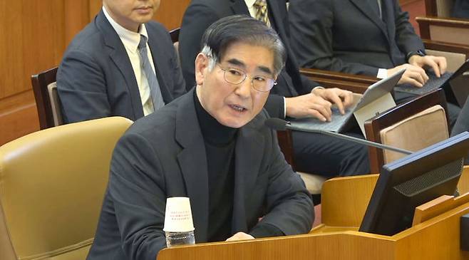[서울=뉴시스] 김용현 전 국방부장관이 23일 서울 종로구 헌법재판소에서 열린 대통령 탄핵심판 4차 변론기일에 증인으로 출석해 질문에 답변하고 있다. (사진=헌법재판소 제공) 2025.01.23. photo@newsis.com *재판매 및 DB 금지