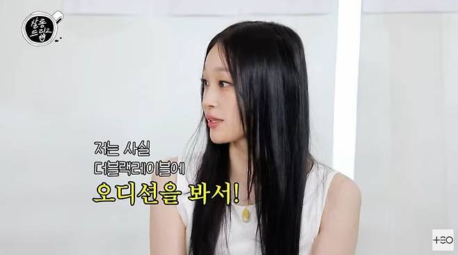 [서울=뉴시스] 5일 공개된 웹 예능 '살롱드립2'에는 올데이 프로젝트 멤버 애니, 타잔이 게스트로 출연했다. (사진=웹 예능 '살롱드립2' 화면 캡처) 2025.08.05. photo@newsis.com *재판매 및 DB 금지