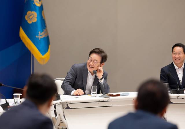 이재명 대통령이 1일 서울 용산 대통령실 청사에서 전국 시도지사 간담회를 하고 있다. 연합뉴스