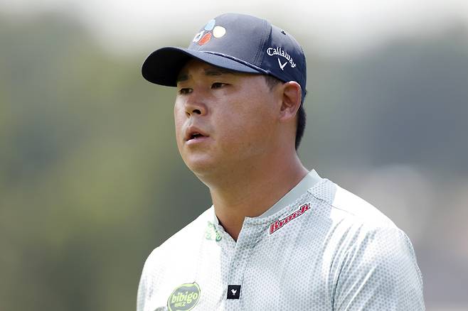 김시우가 지난 2일 열린 PGA 투어 정규 시즌 최종전 윈덤 챔피언십 2라운드 도중 10번 홀에서 심각한 표정으로 그린을 바라보고 있다. 게티이미지코리아
