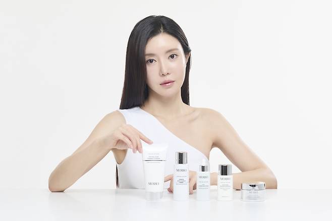 자신이 개발한 화장품을 소개하는 안신애. [넥스트크리에이티브 제공. 재판매 및 DB 금지]