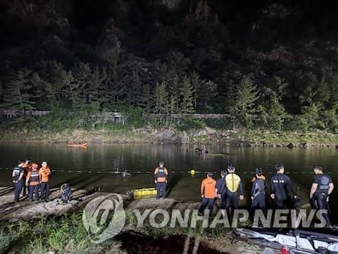 금강 상류서 물놀이하다 실종된 20대 4명 심정지 상태로 발견 [금산군 제공. 재판매 및 DB 금지]