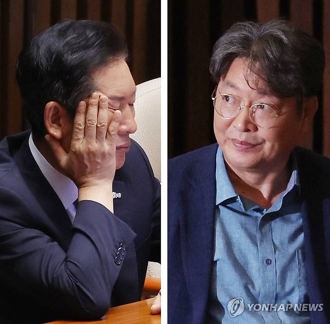 정청래 대표, 이춘석 차명주식거래 의혹 긴급 진상조사 지시 (서울=연합뉴스) 김주성 기자 = 5일 국회 본회의 출석한 더불어민주당 정청래 대표(왼쪽)와 이춘석 의원. 
    정 대표는 이날 법제사법위원장인 이 의원의 차명 주식거래 의혹과 관련해 당 윤리감찰단에 긴급 진상조사를 지시했다. 2025.8.5 utzza@yna.co.kr