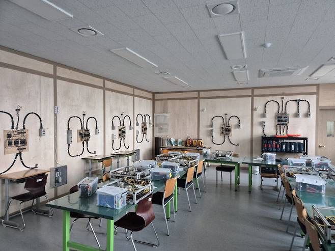 충남해양과학고 내 마련된 내선공사실습실 모습. /충남교육청 제공