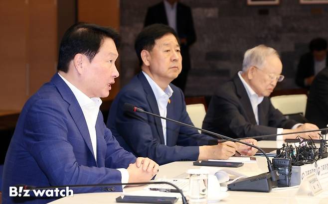 구윤철 부총리가 주재하는 '성장전략 TF 1차 회의'가 5일 오후 서울 중구 대한상공회의소에서 열렸다. 최태원 대한상공회의소 회장이 모두발언을 하고 있다./사진=이명근 기자 qwe123@
