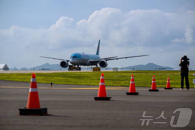 서울지방항공청, 인천국제공항공사 등 유관기관 관계자들이 5일 인천국제공항 제1여객터미널에서 제2활주로 운영재개를 앞두고 신설 시설물 사용성 및 안전성 점검을 하고 있다.  (공동취재) 2025.8.6/뉴스1 ⓒ News1 박지혜 기자