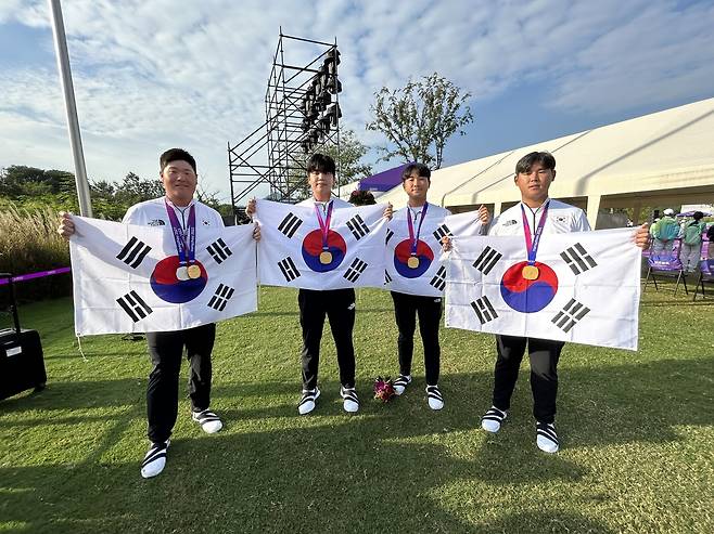 2022 항저우 아시안게임 남자 골프 단체전 금메달을 획득했던 임성재, 장유빈, 조우영, 김시우(왼쪽부터). (대한골프협회 제공)