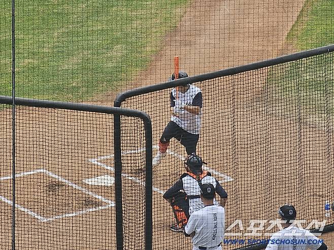 6일 경기를 앞두고 라이브배팅을 하고 있는 손아섭. 대전=이종서 기자