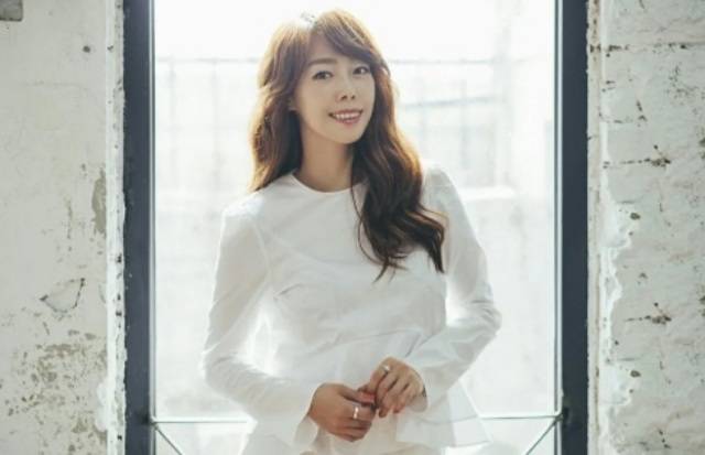 그룹 애즈원 이민이 5일 저녁 갑작스럽게 세상을 떠났다. /브랜뉴뮤직