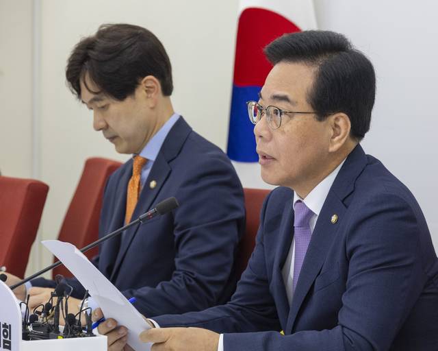 송언석 국민의힘 비상대책위원장 겸 원내대표가 6일 국회 본청에서 현안 기자간담회를 열어 발언하고 있다. 송 비대위원장은 8월 국회 일정과 쟁점 법안 협상을 위한 여야 원내대표 회담을 제의했다.<연합뉴스 사진>
