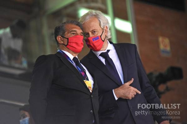 후안 라포르타 회장(왼쪽, 바르셀로나). 게티이미지코리아