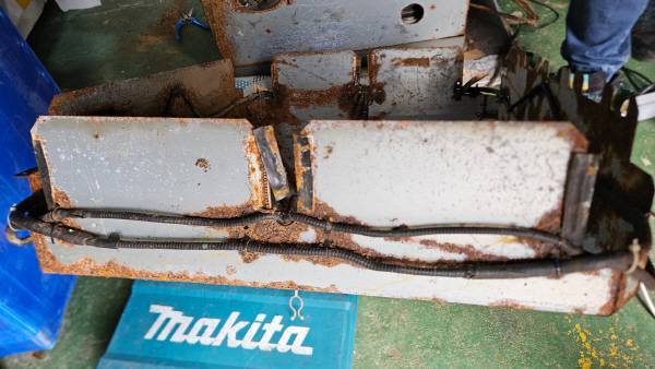 군데 군데 녹이 안슨 부분이 없다..