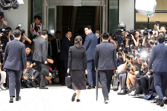 김건희 여사가 6일 오전 특검팀에 피의자 신분으로 출석하고 있다. 사진공동취재단