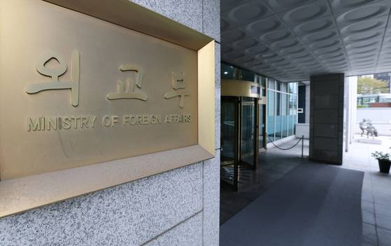 순직해병특검팀(특별검사 이명현)이 6일 오전 정부서울청사 외교부에 검사와 수사관을 보내 압수수색을 진행 중이다. 주요 압수수색 대상은 외교부 장관실, 인사기획관실 등이다. 뉴스1