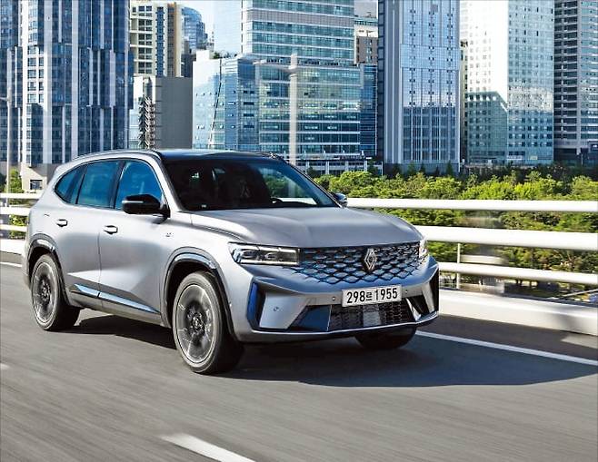 르노코리아의 중형 스포츠유틸리티차(SUV) ‘그랑 콜레오스’.   르노코리아 제공