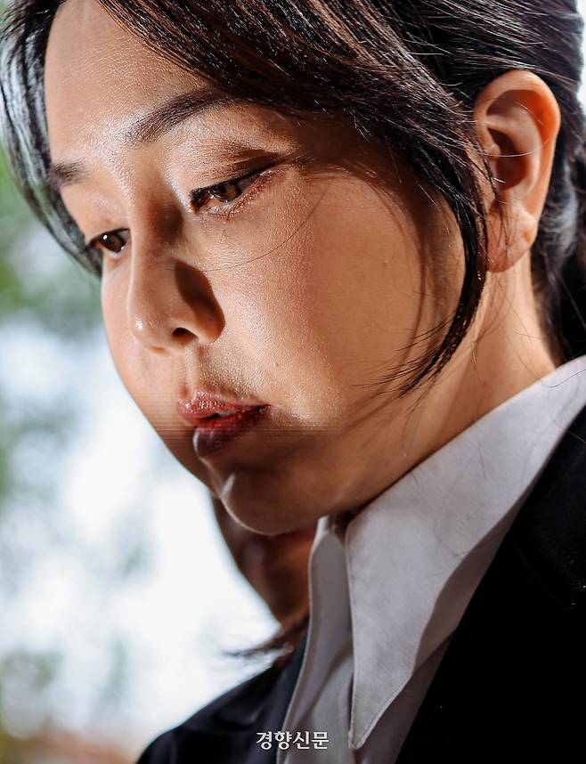 주가조작, 사넬백 등 16개 의혹에 대한 수사 대상인 윤석열 전 대통령의 부인 김건희 여사가 6일 본인을 수사중인 민중기 특별검사 사무실이 있는 서울 KT광화문West빌딩으로 출석하고 있다. 2025.8.6 이준헌 기자