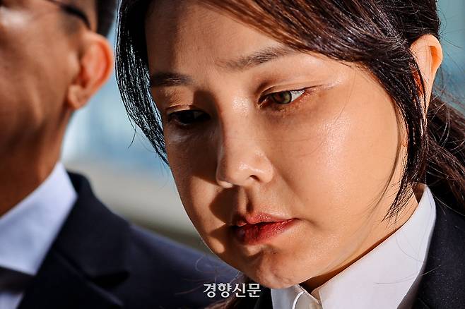 6일 민중기 특별검사팀에 출석하는 김건희씨. 이준헌 기자