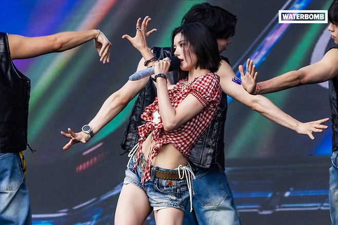 Singer Kwon Eun-bi, the ″Waterbomb Goddess″ [MADEONE]