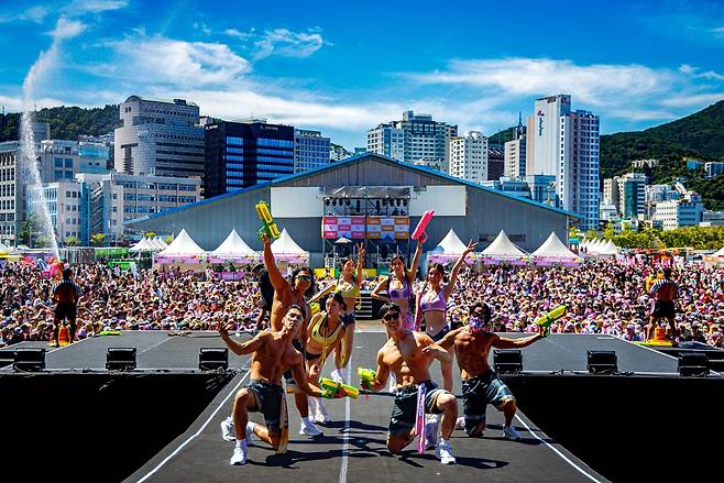 Korea's annual summer water fight and music festival Waterbomb [MADEONE]