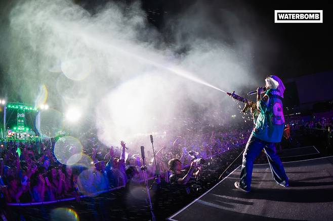 Korea's annual summer water fight and music festival Waterbomb [MADEONE]