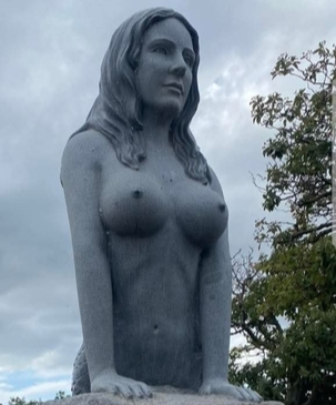 철거 예정인 ‘큰 인어’ 동상. 연합뉴스