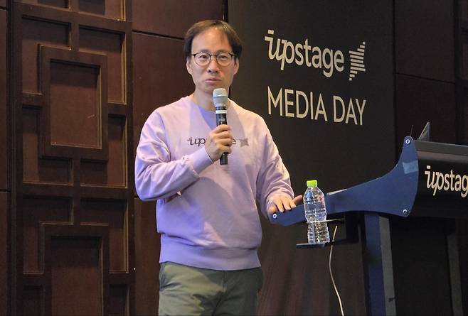 김성훈 업스테이지 대표가 지난 4월 16일 서울 여의도 콘래드호텔에서 미디어데이를 개최하고 AI를 통해 글로벌 AI 업무 표준을 주도해나가겠다고 밝혔다. [권제인 기자/eyre@]