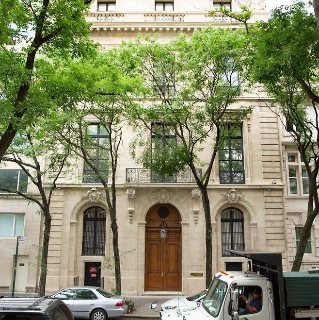 [서울=뉴시스]아동성범죄자 제프리 엡스타인이 전 세계 유력 인사들과 교류한 뉴욕 맨해튼의 7층짜리 저택 전경. (출처=타운 앤드 컨트리 홈페이지) 2025.8.6. *재판매 및 DB 금지
