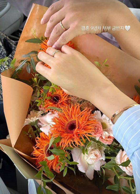[서울=뉴시스] 임창정, 서하얀 부부가 결혼 9주년을 맞이해 금반지를 맞췄다. (사진=서하얀 인스타그램 캡처) 2025.08.06. photo@newsis.com *재판매 및 DB 금지