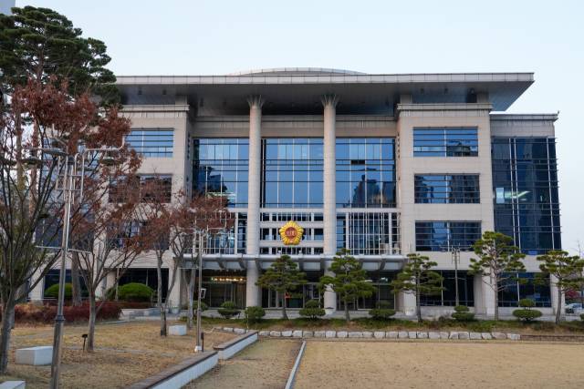 ▲전북도의회와 전주시의회 등 더불어민주당 안방인 지방의회의 관행적인 해외연수 예산 뻥튀기 등과 관련한 문제점이 잇따라 드러나고 있다. 사진은 전북자치도의회 전경 ⓒ전북자치도의회