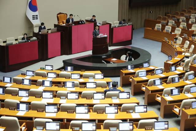 ▲5일 국회 본회의에서 더불어민주당 노종면 의원이 방송법 일부개정법률안 관련 무제한 토론(필리버스터)을 이어가고 있다. ⓒ연합뉴스