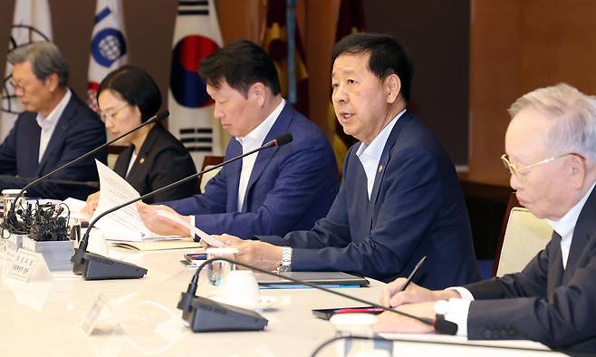 구윤철 경제부총리 겸 기획재정부 장관이 5일 오후 서울 중구 대한상공회의소에서 열린 '성장전략 TF 1차 회의'에서 발언하고 있다. 공동취재