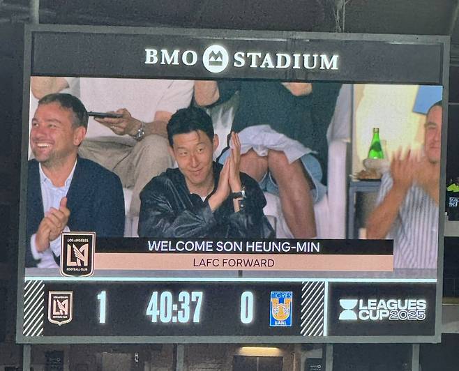 LAFC도 손흥민이 BMO 스타디움을 방문하자 전광판을 통해 소식을 빠르게 전달했다. ‘LAFC 포워드’라는 문구가 시선을 사로잡는다. 사진출처｜LAFC 팬 커뮤니티 페이스북