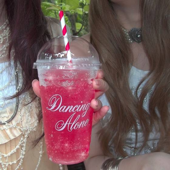 키키 '댄싱 얼론' 앨범 커버/사진제공=스타쉽엔터테인먼트