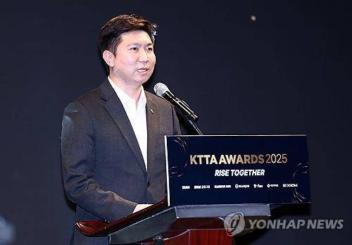 축사하는 유승민 대한체육회장 당선인 (서울=연합뉴스) 김인철 기자 = 유승민 대한체육회장 당선인이 14일 서울 JW메리어트 동대문 스퀘어 서울호텔에서 열린 대한탁구협회 'KTTA 어워즈 2025'에서 축사를 하고 있다. 2025.2.14 yatoya@yna.co.kr