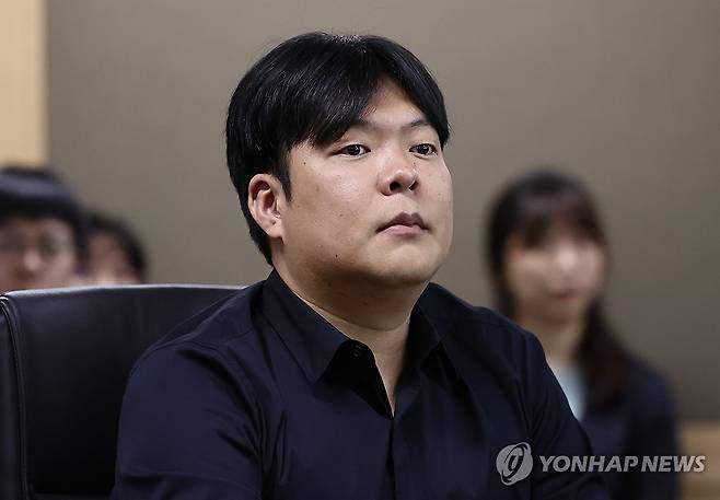 간담회 참석한 박태훈 왓챠 대표 (과천=연합뉴스) 윤동진 기자 = 박태훈 왓챠 대표가 28일 정부과천청사 방송통신위원회(방통위)에서 열린 방통위-국내 OTT 4사 대표 간담회에 참석해 있다. 2024.5.28 mon@yna.co.kr