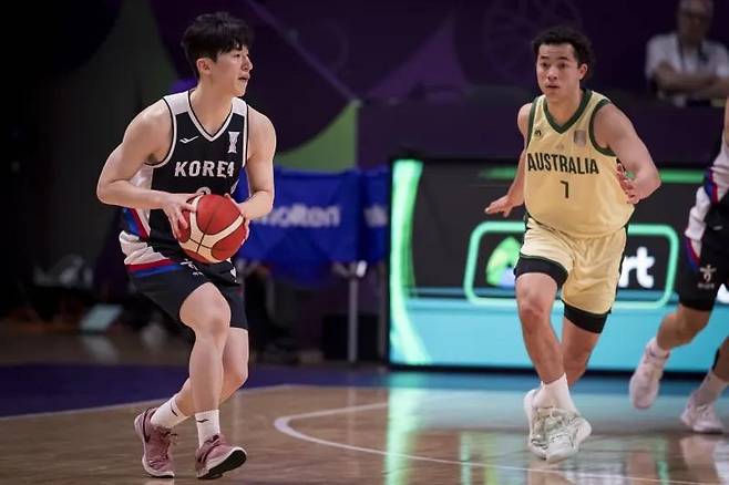 한국의 이정현(왼쪽) [FIBA 제공. 재판매 및 DB 금지]