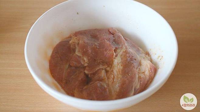 양념에 재운 고기