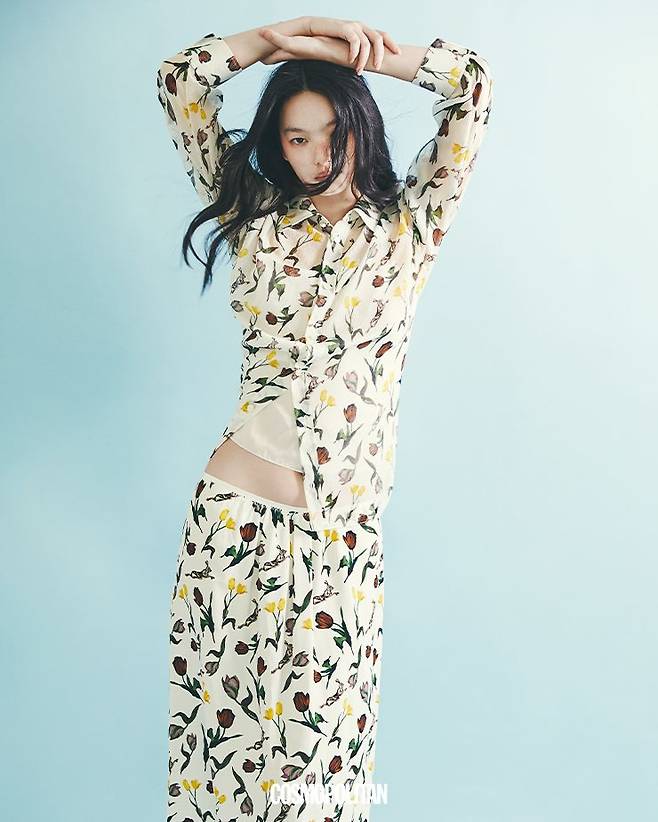 시폰 셔츠, 슬리브리스 톱, 시폰 스커트 모두 가격미정 Marni.