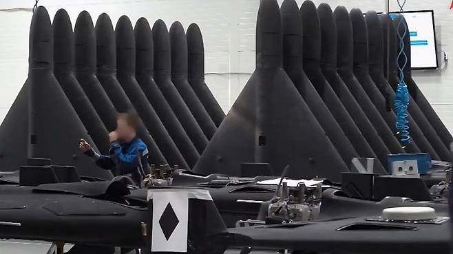 이란의 샤헤드-136 기술을 바탕으로 러시아 공장에서 대량생산되고 있는 게란-2 자폭 드론들. ⓒ CNN