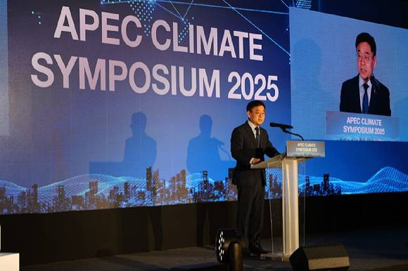 장동언 기상청이 7일 '2025 아시아·태평양경제협력체(APEC) 기후심포지엄'에서 개회사를 하고 있다. [사진=기상청]