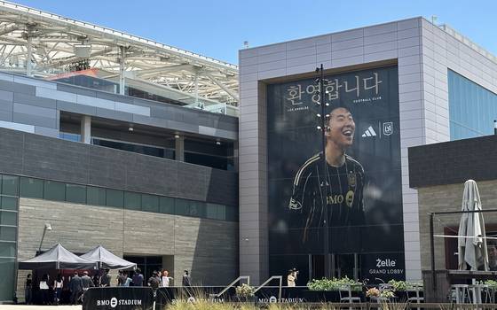 손흥민 LAFC 입단 기자회견이 열린 6일(현지시간) 미국 로스앤젤레스(LA) BMO 스타디움에 손흥민을 환영하는 벽보가 걸려 있다. 연합뉴스