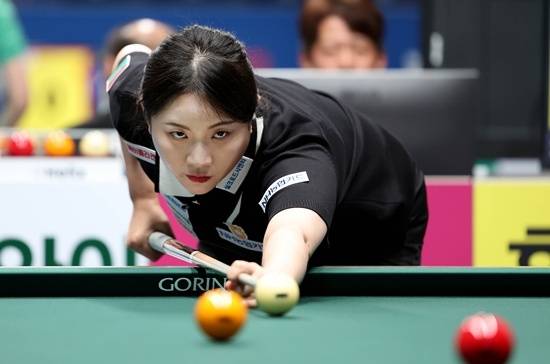 김민아가 7일 열린 NH농협카드 LPBA채리티챔피언십 16강전에서 김가영을 세트스코어 3:2로 물리치고 8강에 올랐다. (사진=PBA)