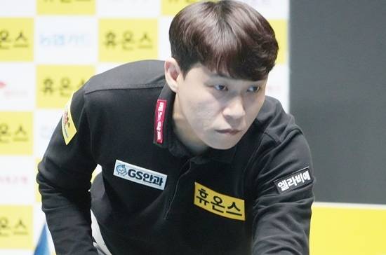 7일 열린 NH농협카드배PBA투어 64강전에서 최성원이 애버리지 3.750의 최고의 샷 감각을 선보이며 김준태를 3:0으로 완파, 32강에 진출했다. (사진=PBA)