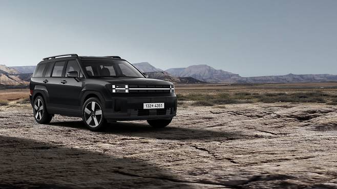 현대차가 연식변경 모델 2026 싼타페를 선보였다. 사진은 2026 싼타페 블랙 익스테리어. /사진=현대차