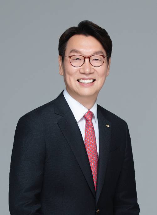 ABL생명이 CEO(최고경영자) 지속의 영업경쟁력강화 TF(태스크포스)를 지난 4일 신설했다. 곽희필 대표는 해당 TF를 통해 ABL생명의 중위권 도약 방안 등에 대해 논의할 예정이다./사진=ABL생명