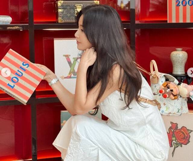 기은세가 루이비통 카페에서 포즈를 취하고 있다. / 기은세 소셜미디어