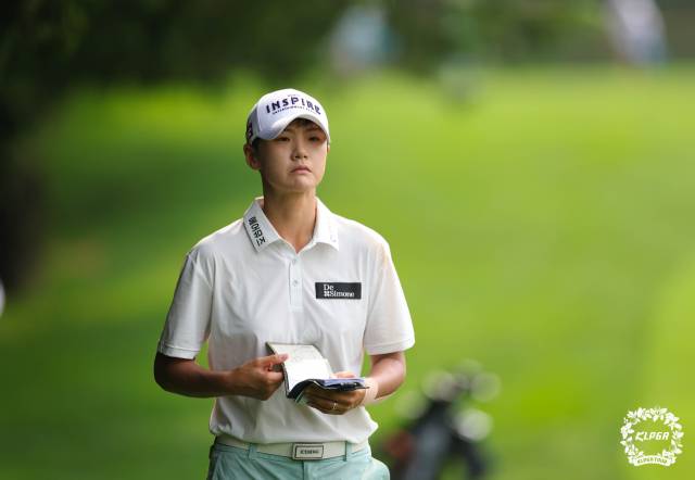 7일 제주 서귀포에서 열린 KLPGA 투어 제주삼다수 마스터스 1라운드 15번 홀에서 코스 공략에 고심 중인 박성현. 사진 제공=KLPGA