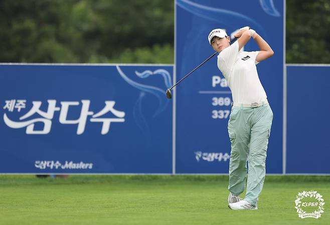박성현이 7일 제주도 서귀포시 사이프러스 골프&리조트에서 열린 KLPGA 투어 하반기 첫 대회 제주삼다수 마스터스 1라운드 15번홀에서 티샷을 날리고 있다. ｜KLPGA 제공