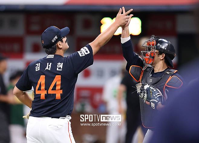 ▲ 김서현과 최재훈 ⓒ곽혜미 기자